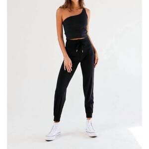 NEW PLAYGROUND ACTIVE cali tank top in black